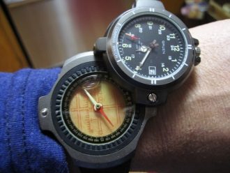 How to use a compass on a watch