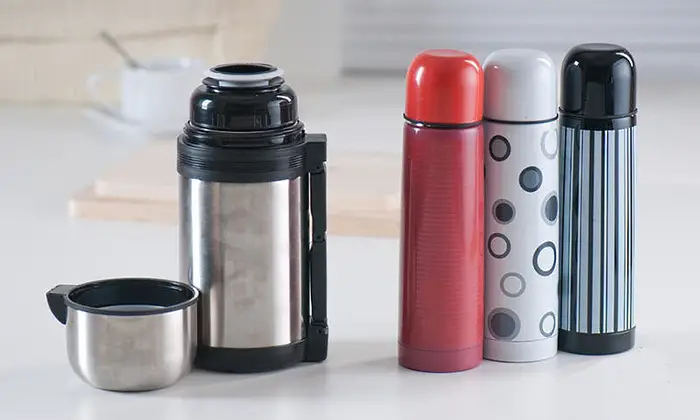 how does a flask keep liquids hot